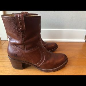 Frye 76400 Jane Trapunto Boot